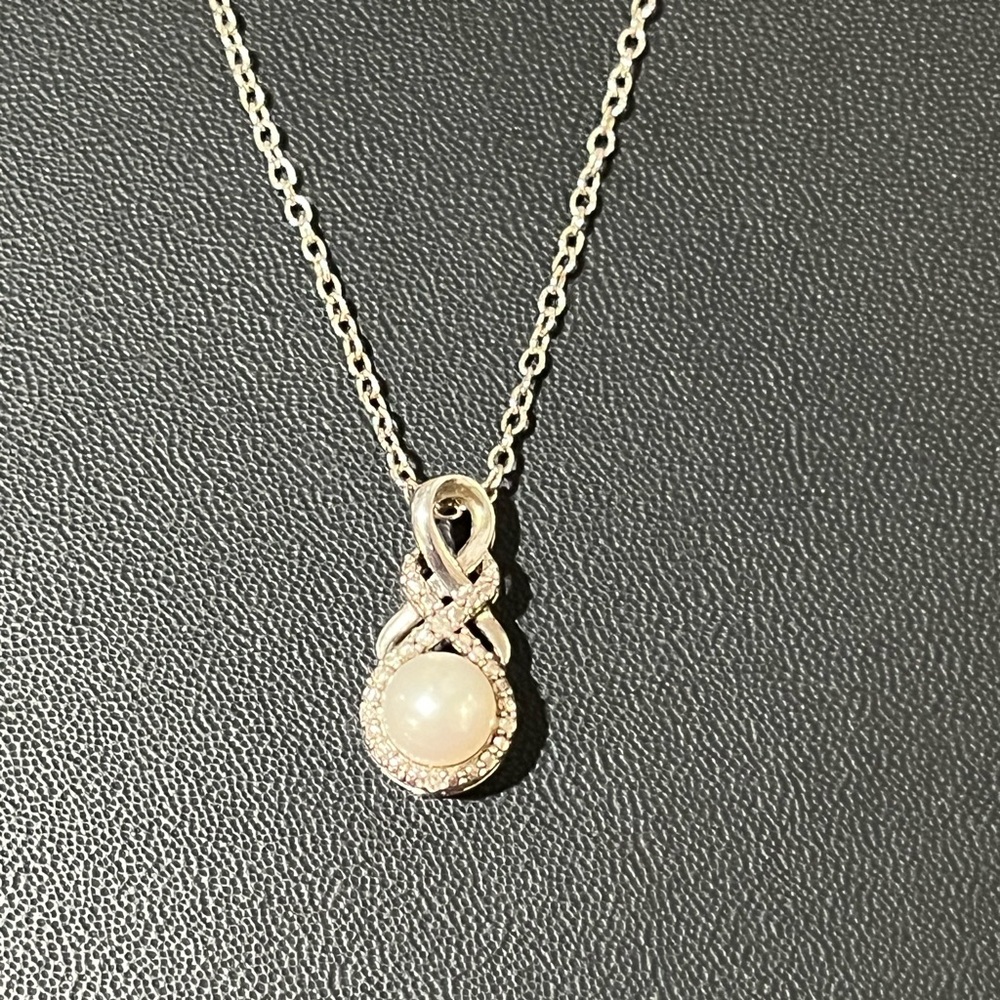 Sterling silver chain and sterling silver pearl pendant